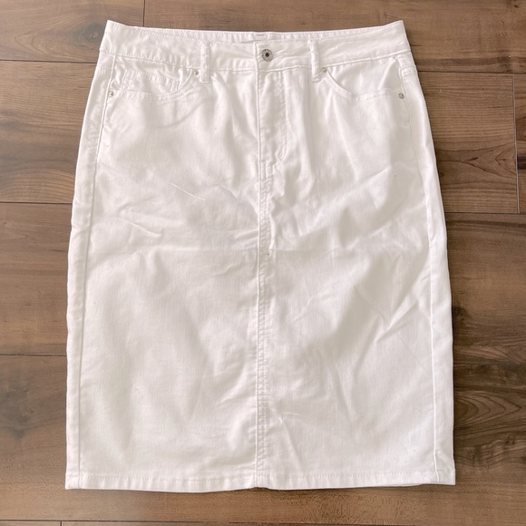 Satin Doll Jeans Dresses & Skirts - Satin Doll Jeans White Jean Pencil Skirt (L19)